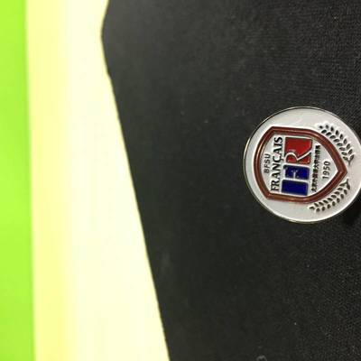定制純銀紀(jì)念章 提升企業(yè)形象的商務(wù)饋贈藝術(shù)